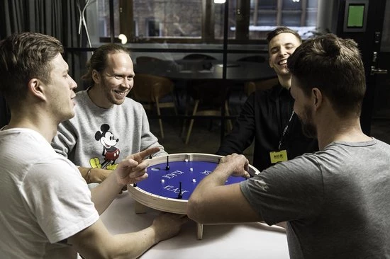 Klask 4 Spelers Bordspel - Magnetisch Spel - Bordspellen Volwassenen En Kinderen 3 Klask 4 Spelers Bordspel - Magnetisch Spel - Bordspellen Volwassenen En Kinderen - Afbeelding 3
