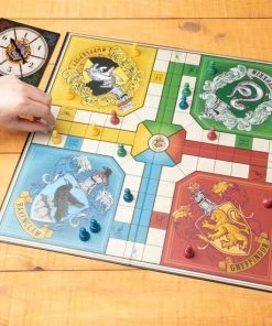 Paladone Harry Potter - Hogwarts - Mens Erger Je Niet (Ludo) Met Spinner Ipv Dobbelsteen -spellen-voor-volwassenen Winkel 550x550 130