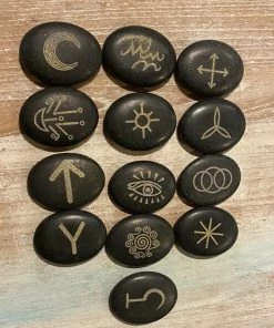 Mooi&Magisch Witches Runes | Heksen Runen | Mooi & Magisch | Orakelstenen -spellen-voor-volwassenen Winkel 550x687