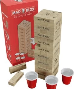Mad Party Games MadBlox - Drankspel Drunken Tower Tipsy Tower Gezelschapsspel Voor Volwassenen - Stapeltoren Drank Spelletjes - 108 Originele Opdrachten - Met 10 Shot Cups - Eikenhout